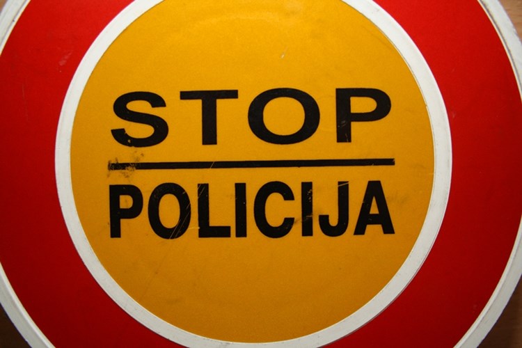 Slika /MUP-ILUSTRACIJE-NOVA GALERIJA/Stop_policija.JPG